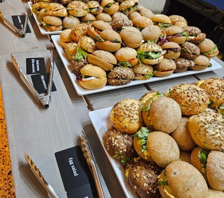 Lunch-bedrijven-amersfoort brunch catering op locatie met vers opgemaakte broodjes