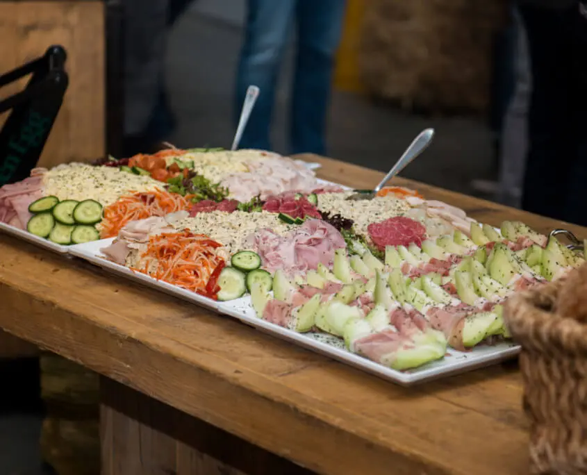 bbq pakket aan huis geleverd met verse salades