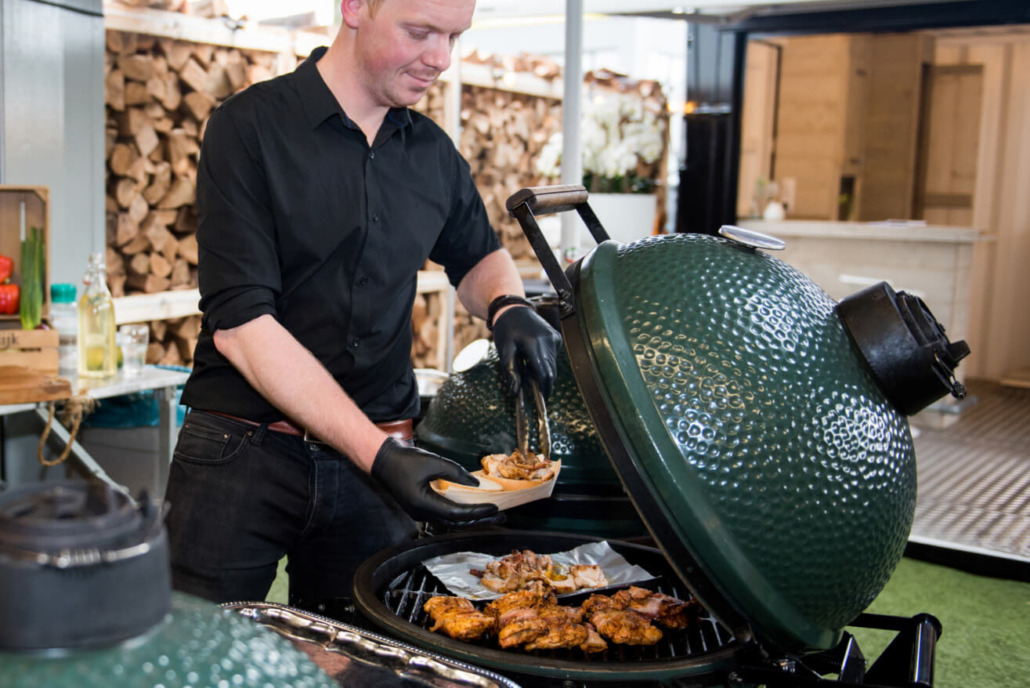bbq catering in wageningen met green egg barbecue en bbq vlees