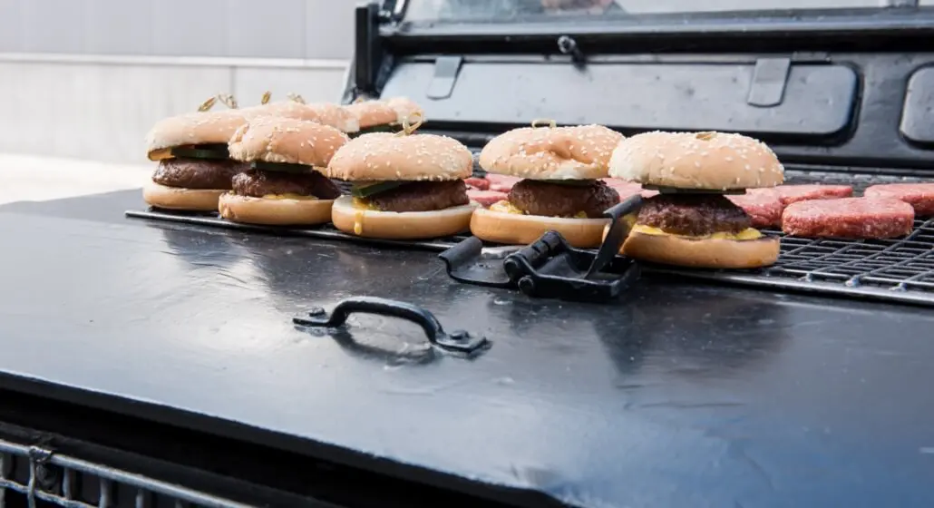 barbecue Veenendaal, hamburgers op bbq