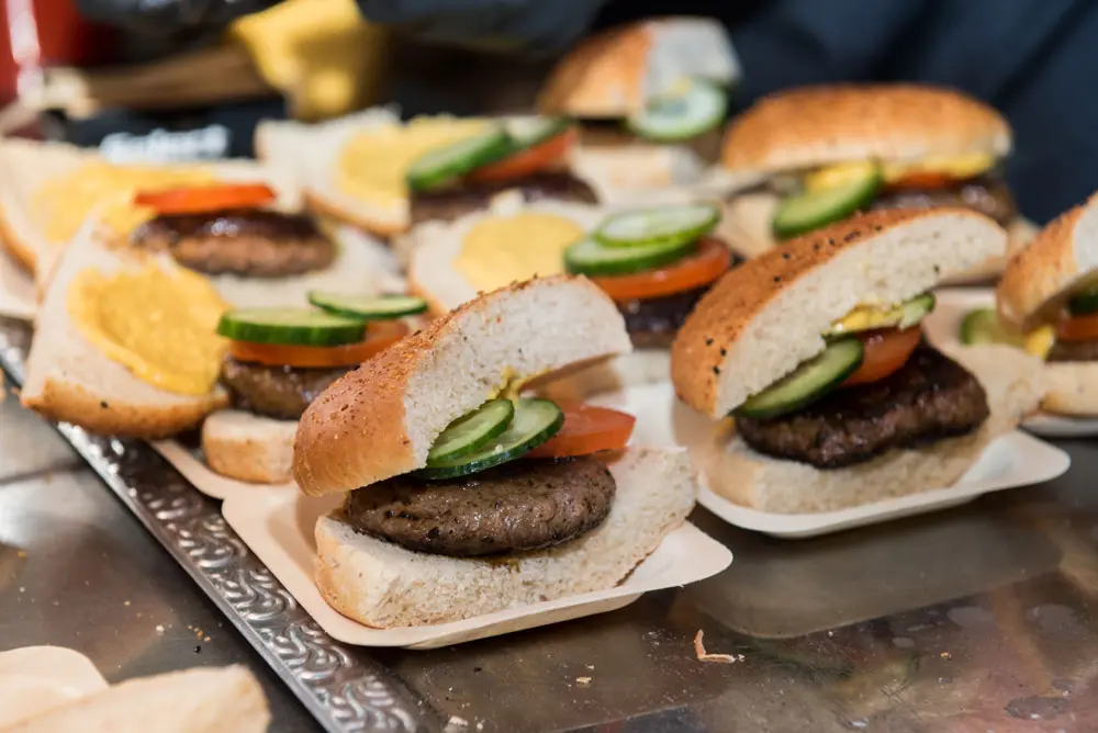 catering in arnhem, luxe hamburger broodjes op feest