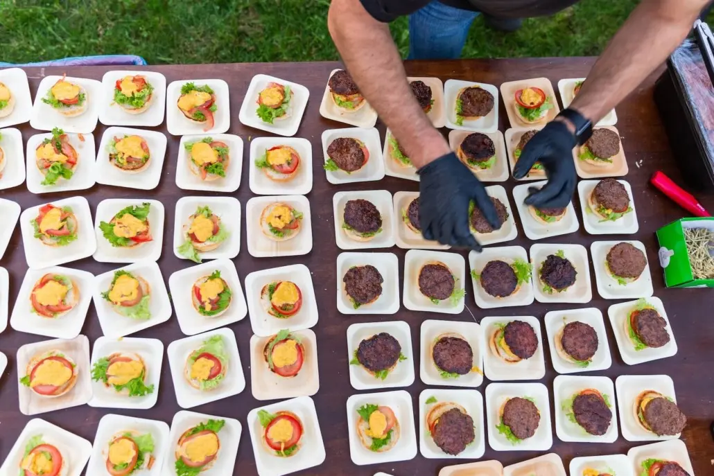 bedrijfscatering arnhem, luxe opgemaakte hapjes op event